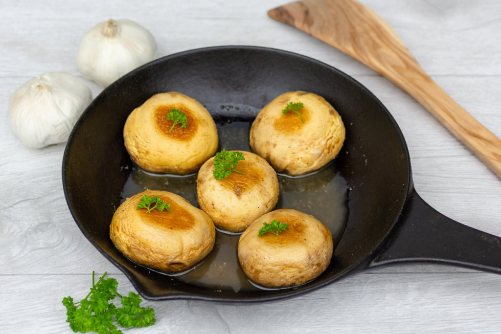 Gebratene Champignons mit Knoblauch - Mehr-als-Rohkost.de